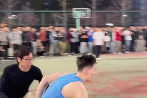 臥槽，小伙這記扣籃炸裂??！要是放NBA那就是妥妥的十佳球啊！