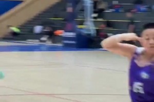 ??這慶祝動(dòng)作我這輩子都想不出來~